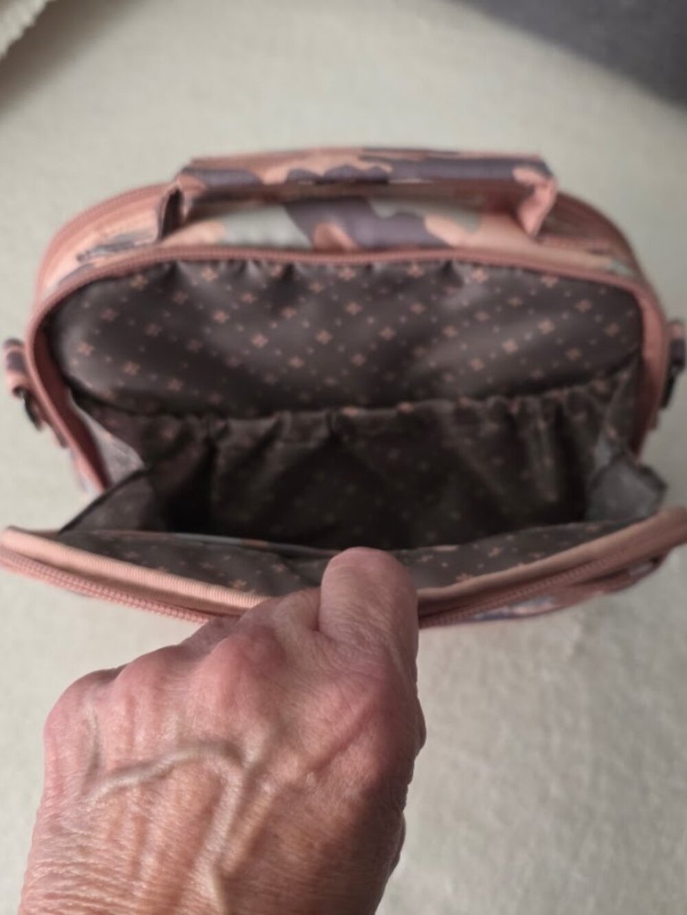 Lug CAMO ROSE Roundabout XL Crossbody - Picture 9 of 12
